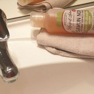 Savon noir pour la salle de bain