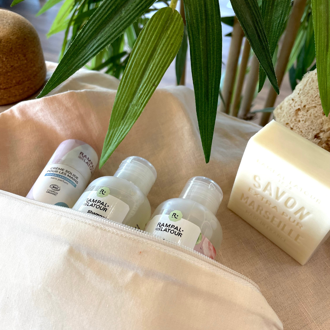 Natural color toiletry bag made of organic cotton