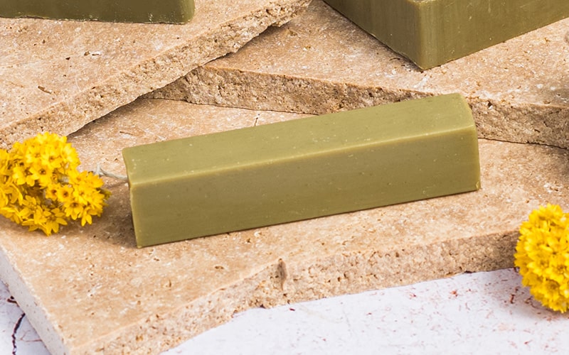Se laver les dents au savon de Marseille