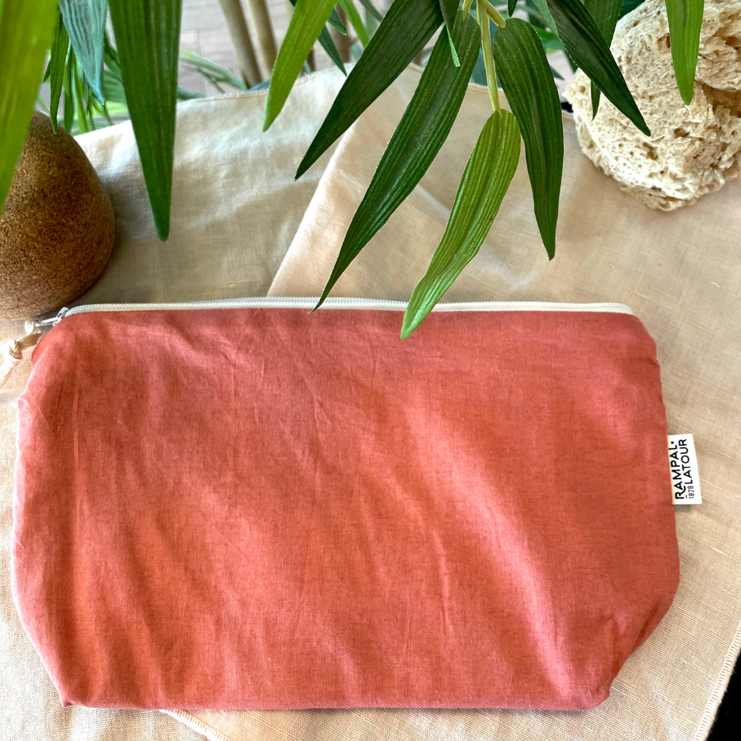 Terracotta toiletry bag made of organic cotton