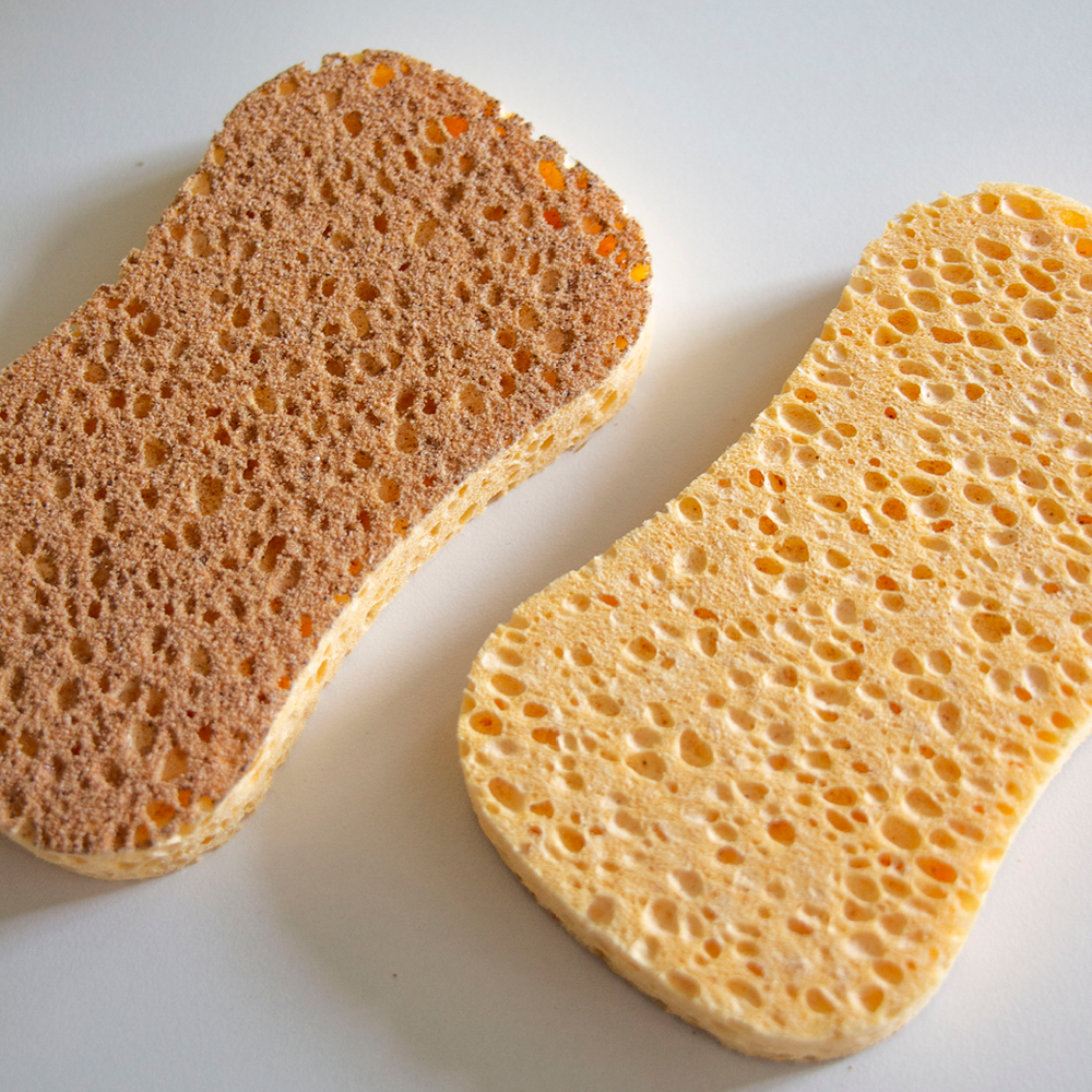Set of 2 scouring sponges made from fruit shells