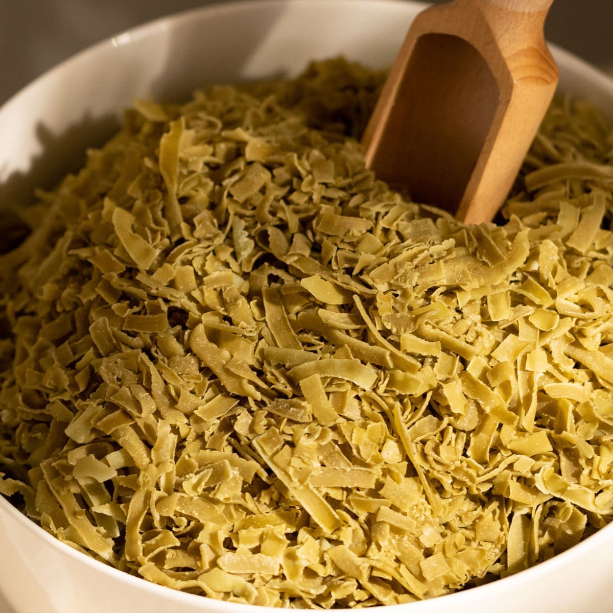 Beech wood flake dispenser